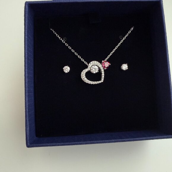Swarovski Crystal Love Heart Pendant & Earrings Set (White Rhodium Plating) - Picture 4 of 11